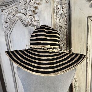 Q Headwear Striped Black and Tan Wide Brim Sun Hat